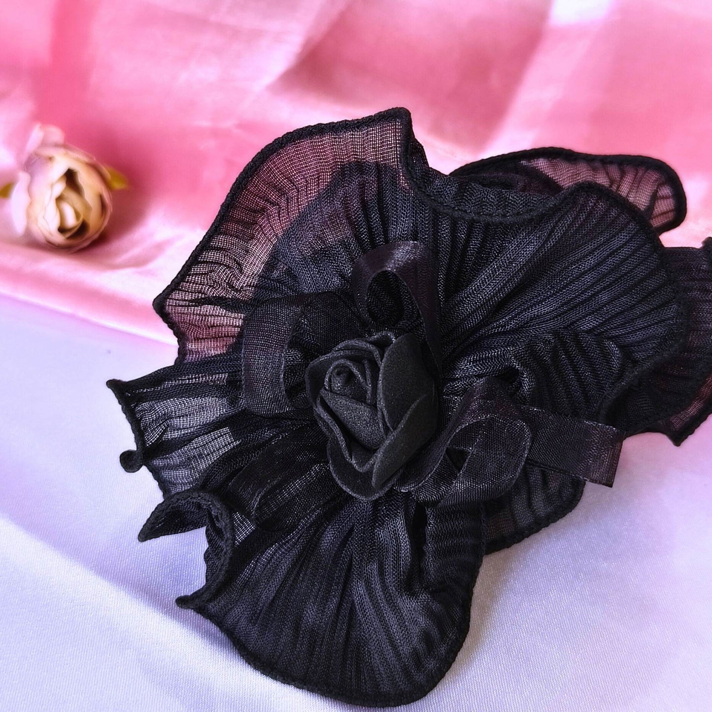 Blooming Crush scrunchies with Spongy flower - Black.