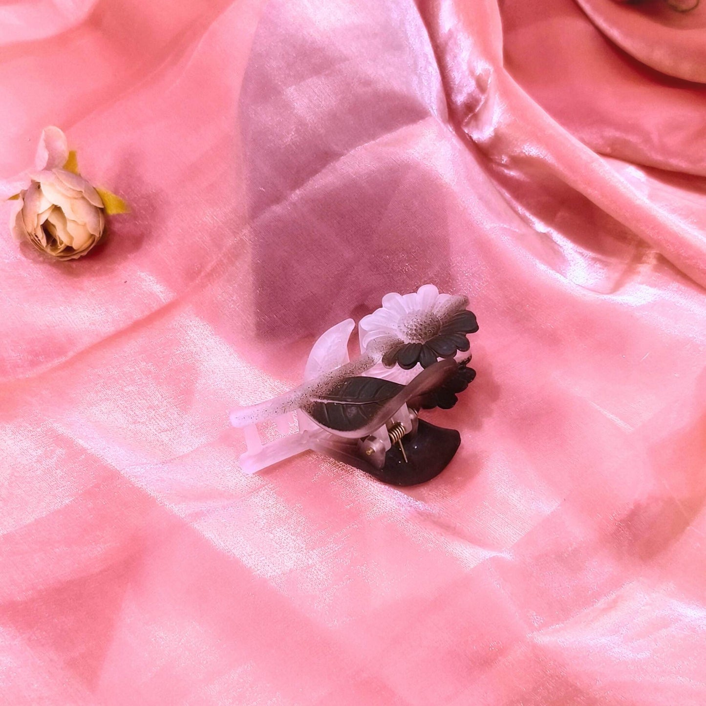 Blooming Combo of 4- Matt Claw clips.