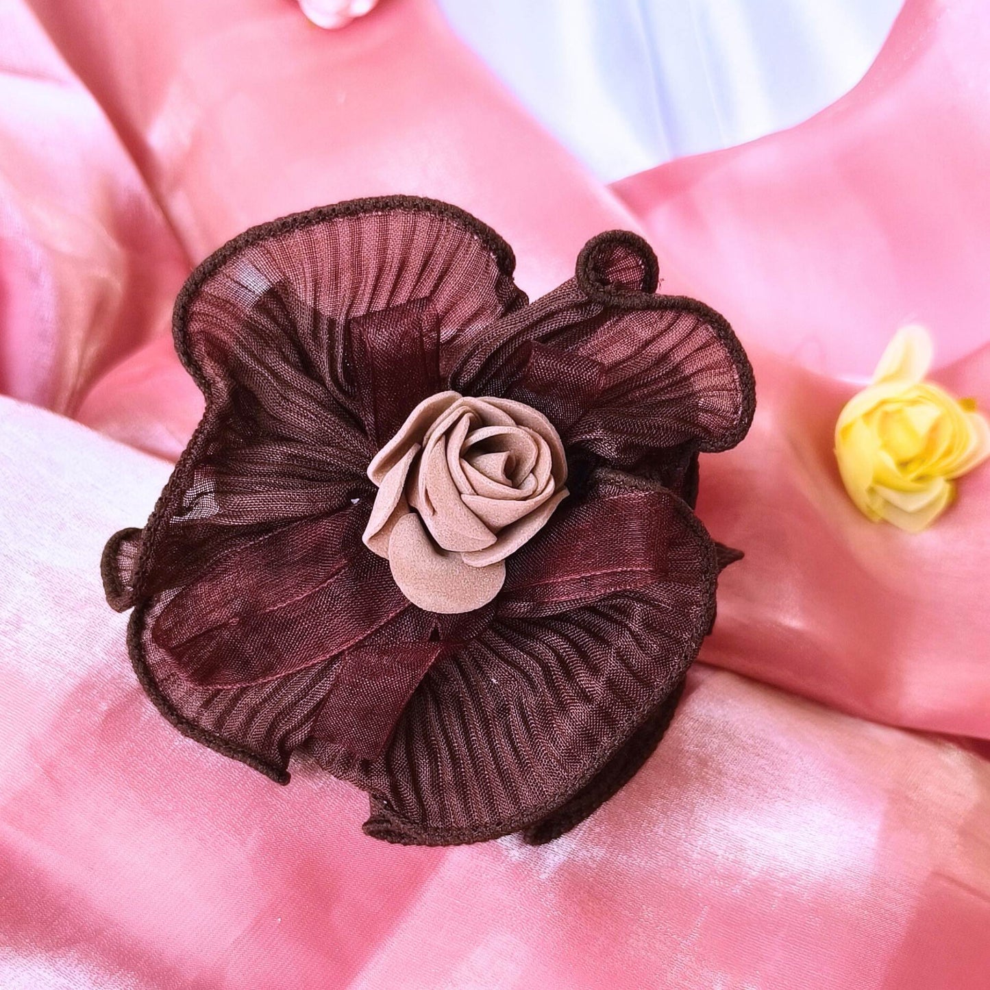 Blooming Crush scrunchies with Spongy flower - Brown
