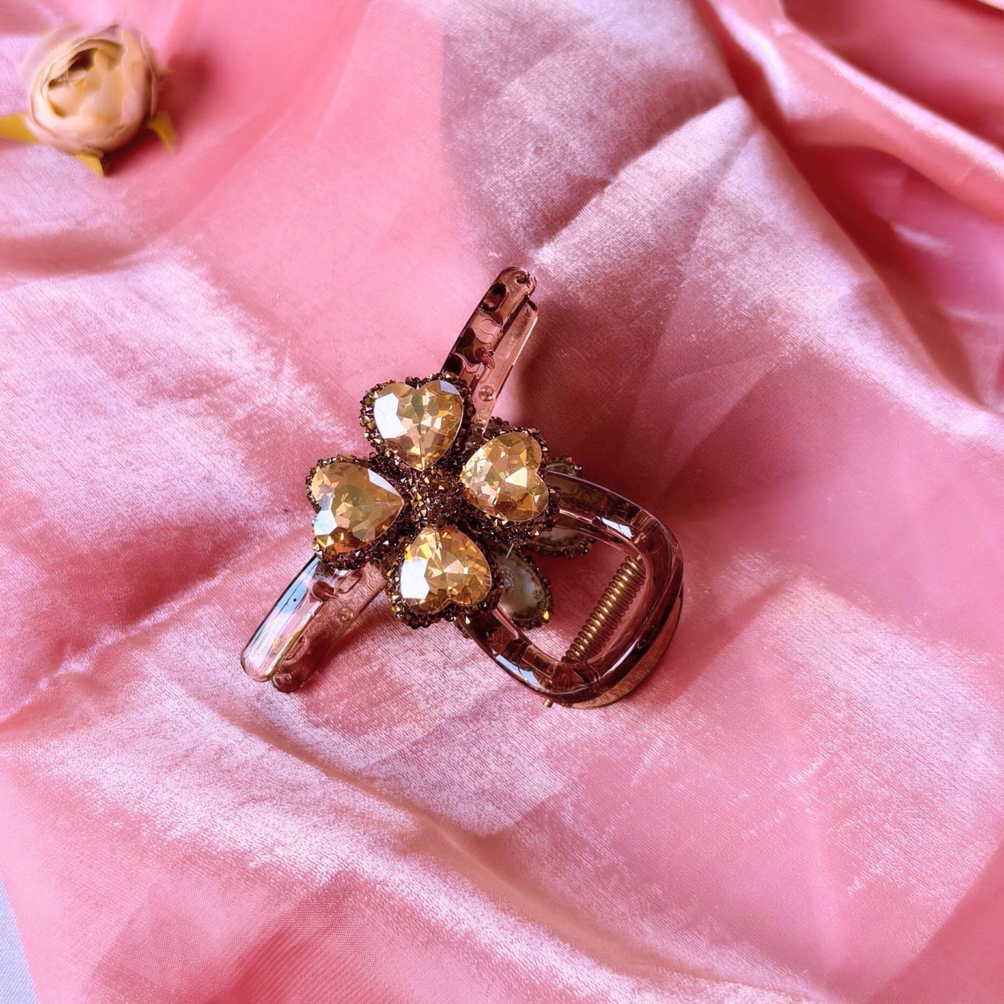 Blooming crystal heart flower claw clip- Brown.