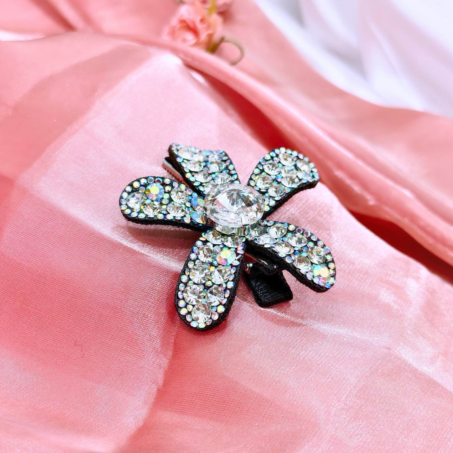 Blooming Big Crystal-Fabric hair pin- White