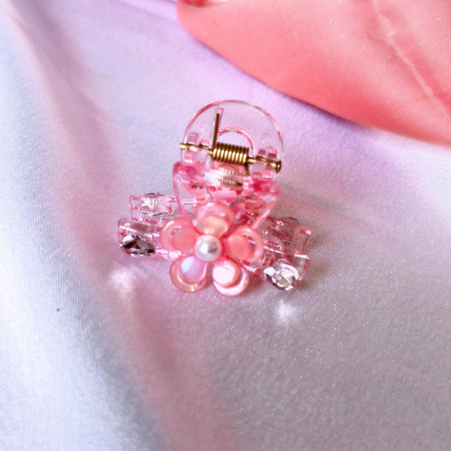 Blooming claw clip with crystal Transparent.