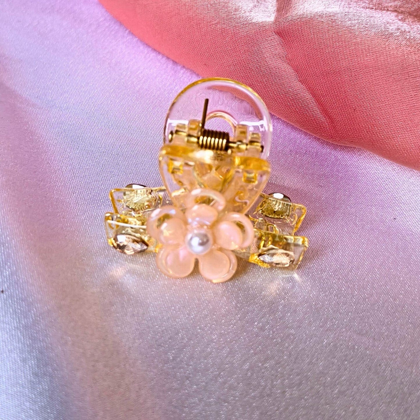 Blooming claw clip with crystal Transparent.