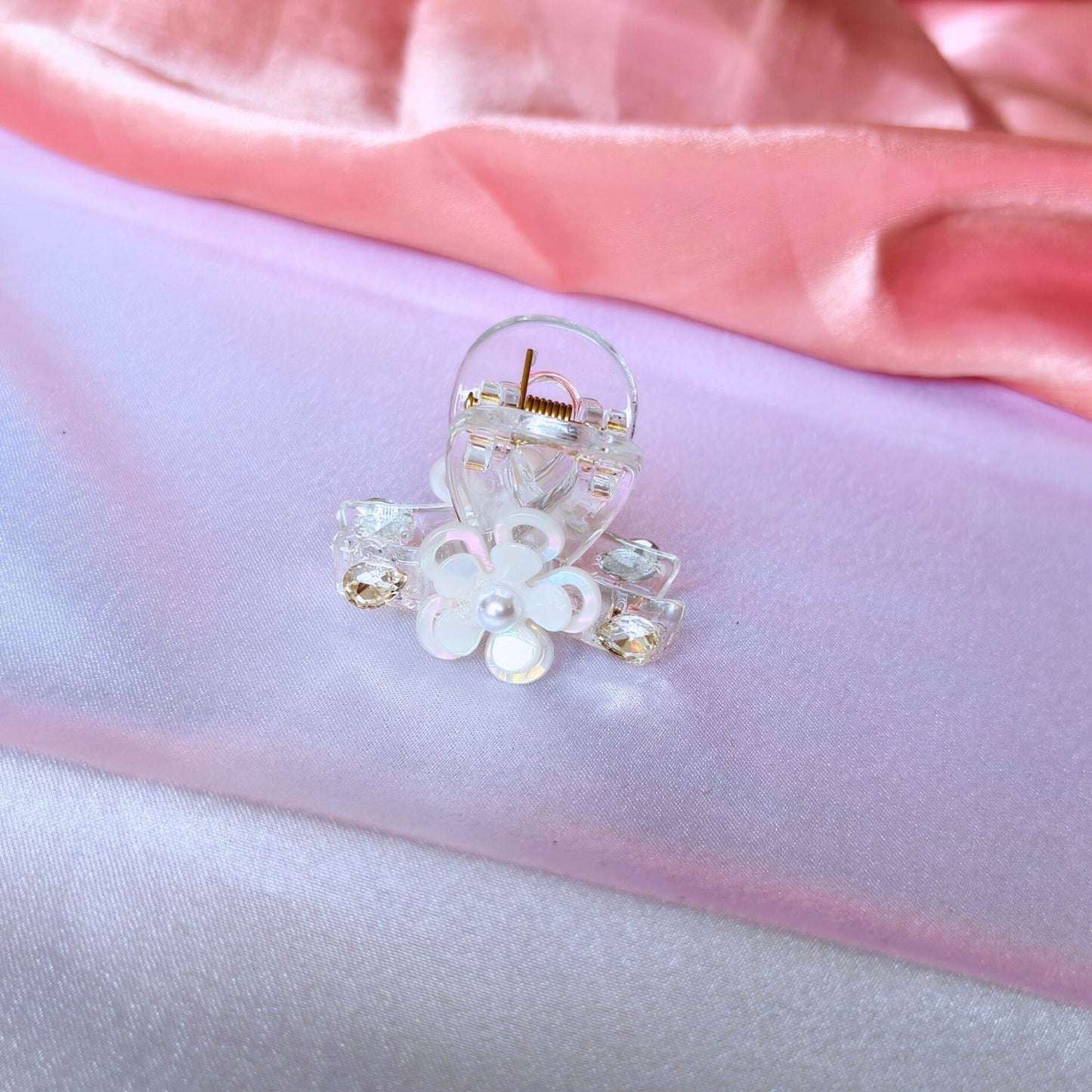 Blooming claw clip with crystal Transparent.