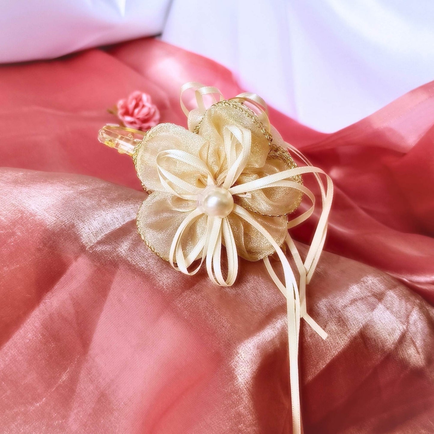 Blooming Organza flower claw clip with Golden Border - light Yellow