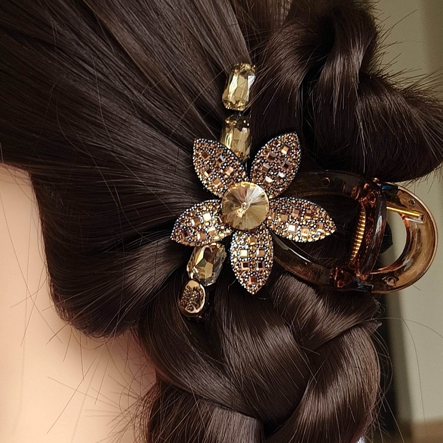 Blooming Cristal- fabric Flower clow clip