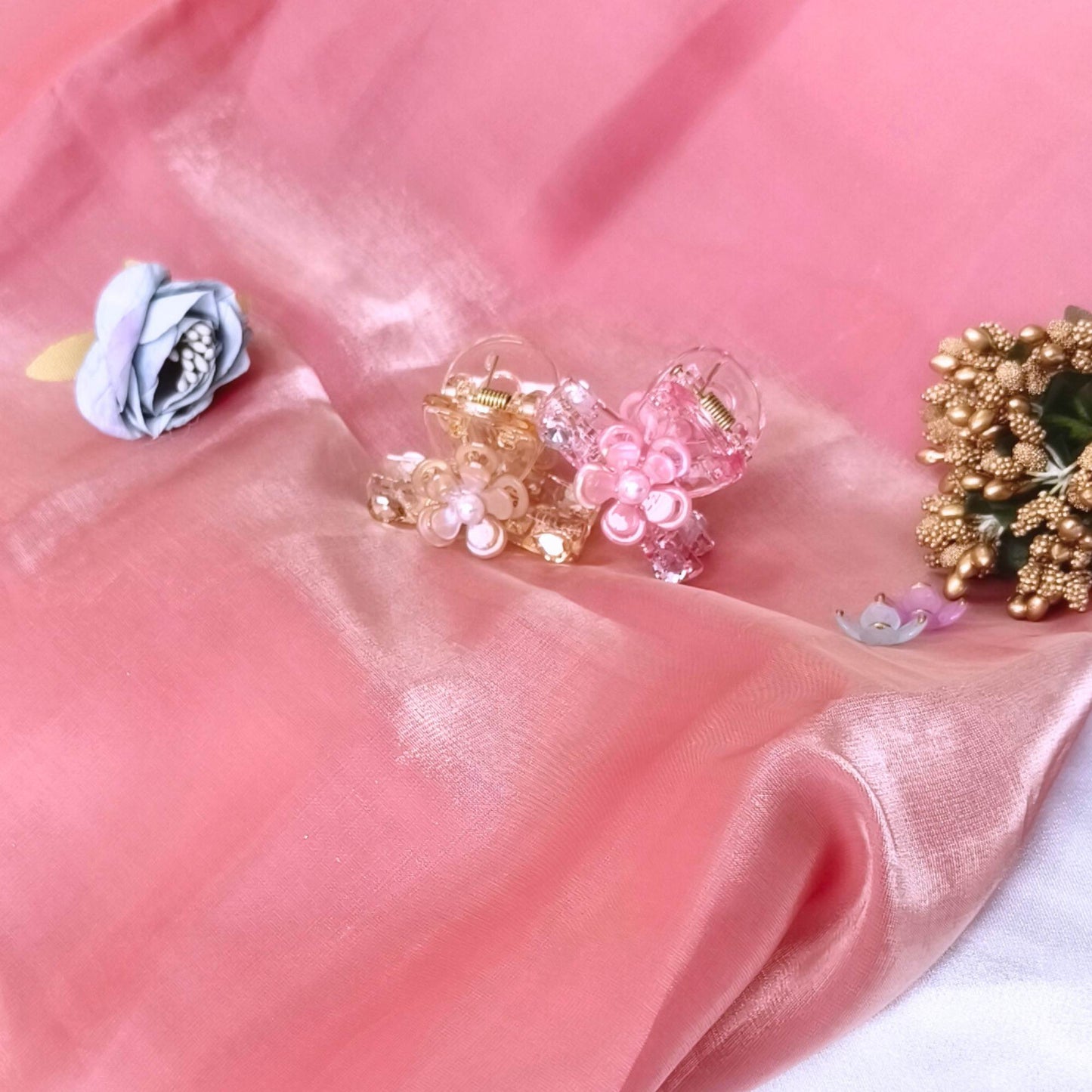 Blooming claw clip with crystal Transparent.