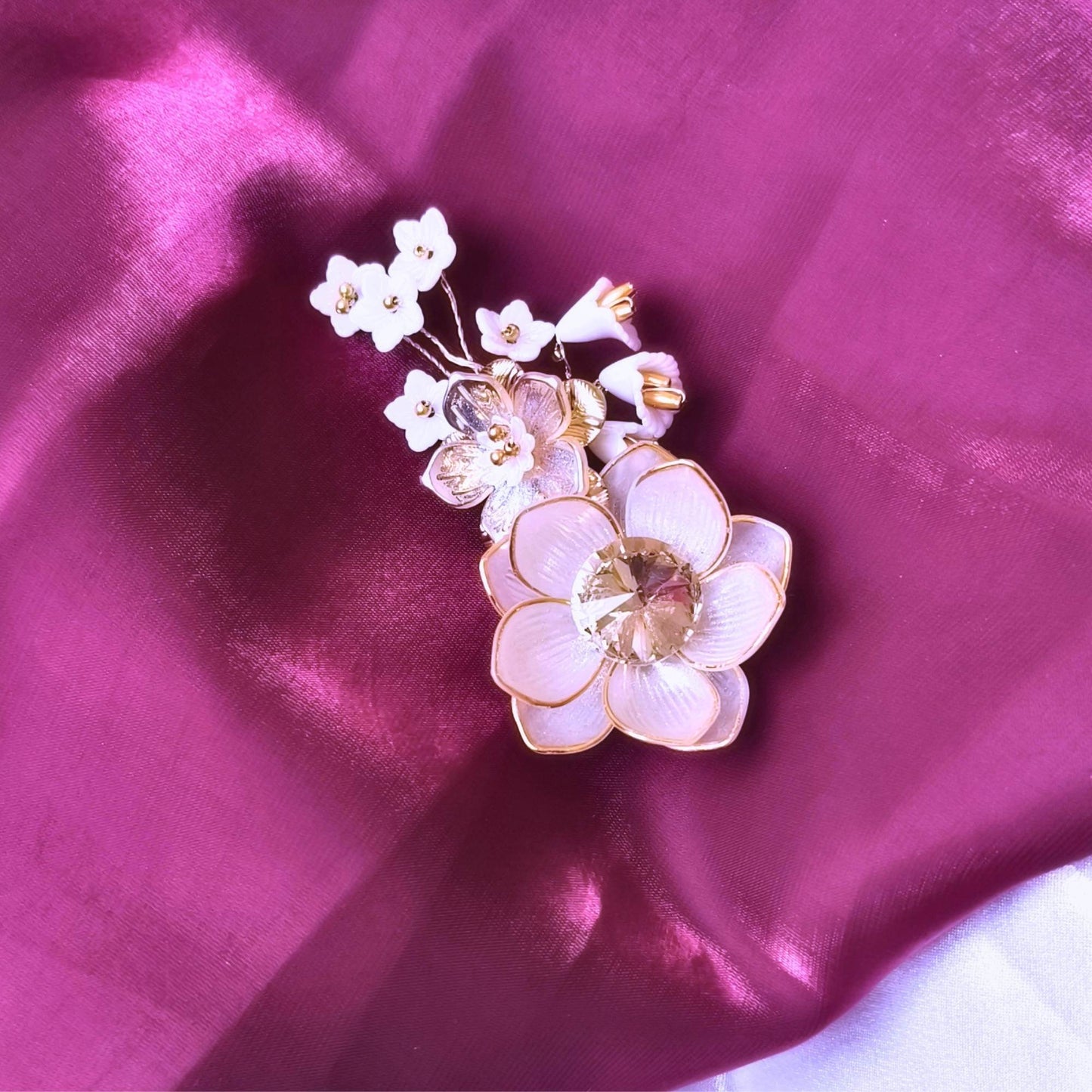 Handcrafted Blooming Brooch-white.