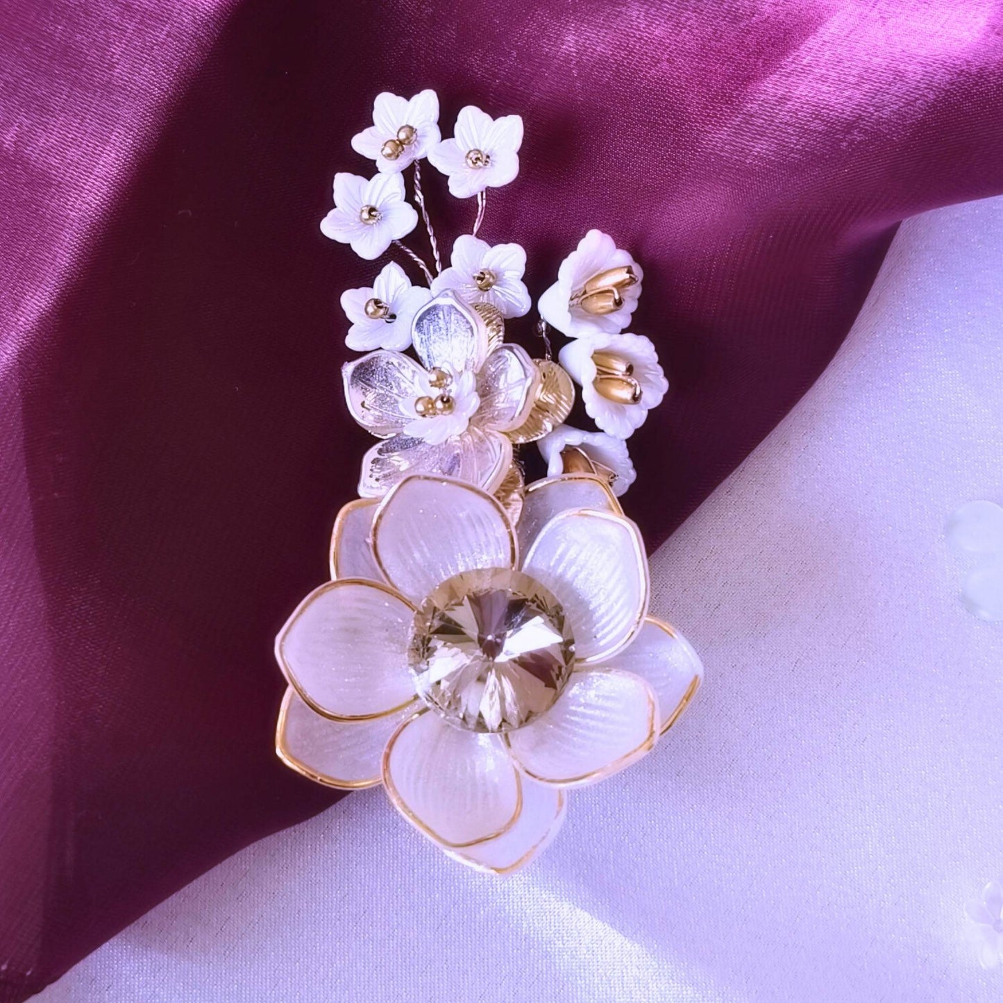 Handcrafted Blooming Brooch-white.