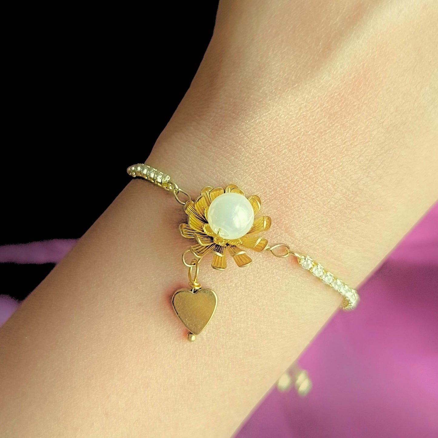 Spinning Layers Blooming Heart Bracelet – Golden