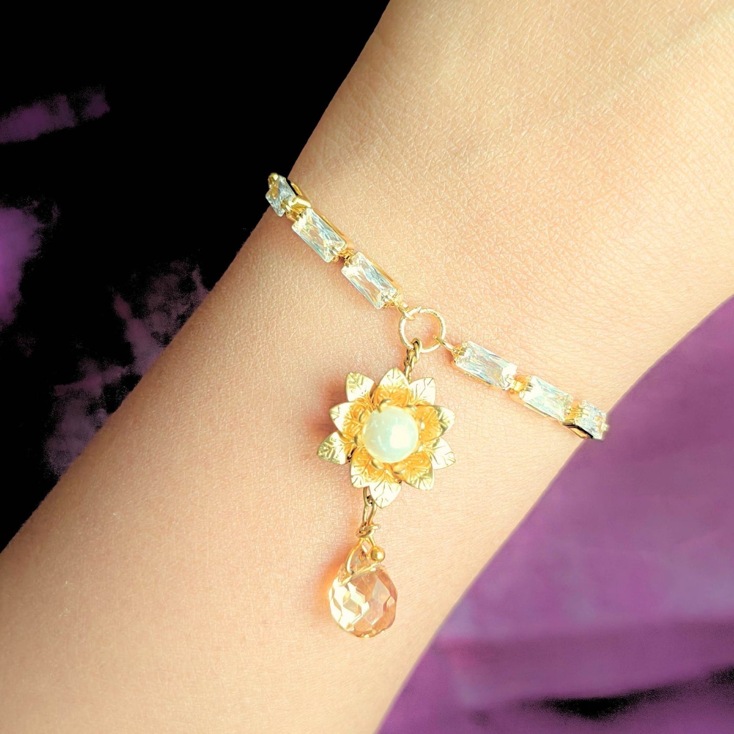 Shining with Pearl Blooming Bracelet – Golden