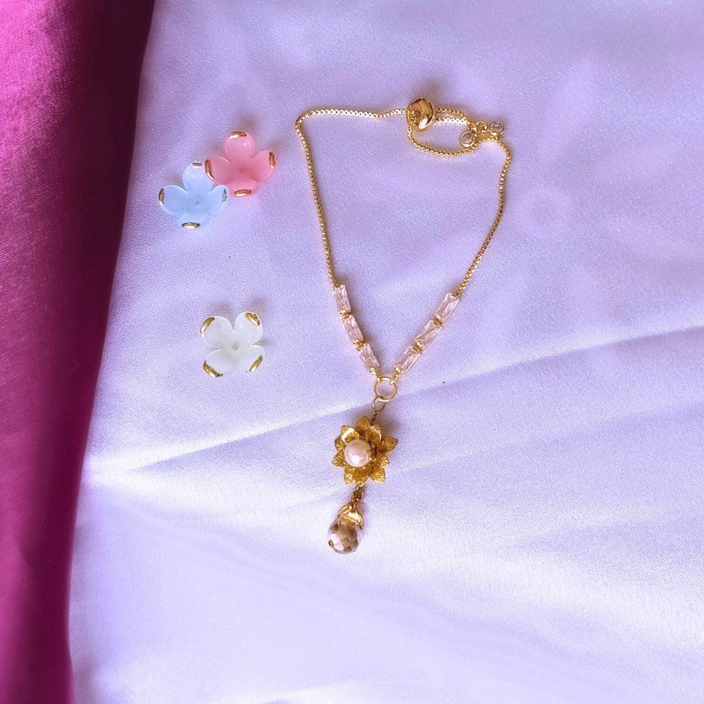 Shining with Pearl Blooming Bracelet – Golden