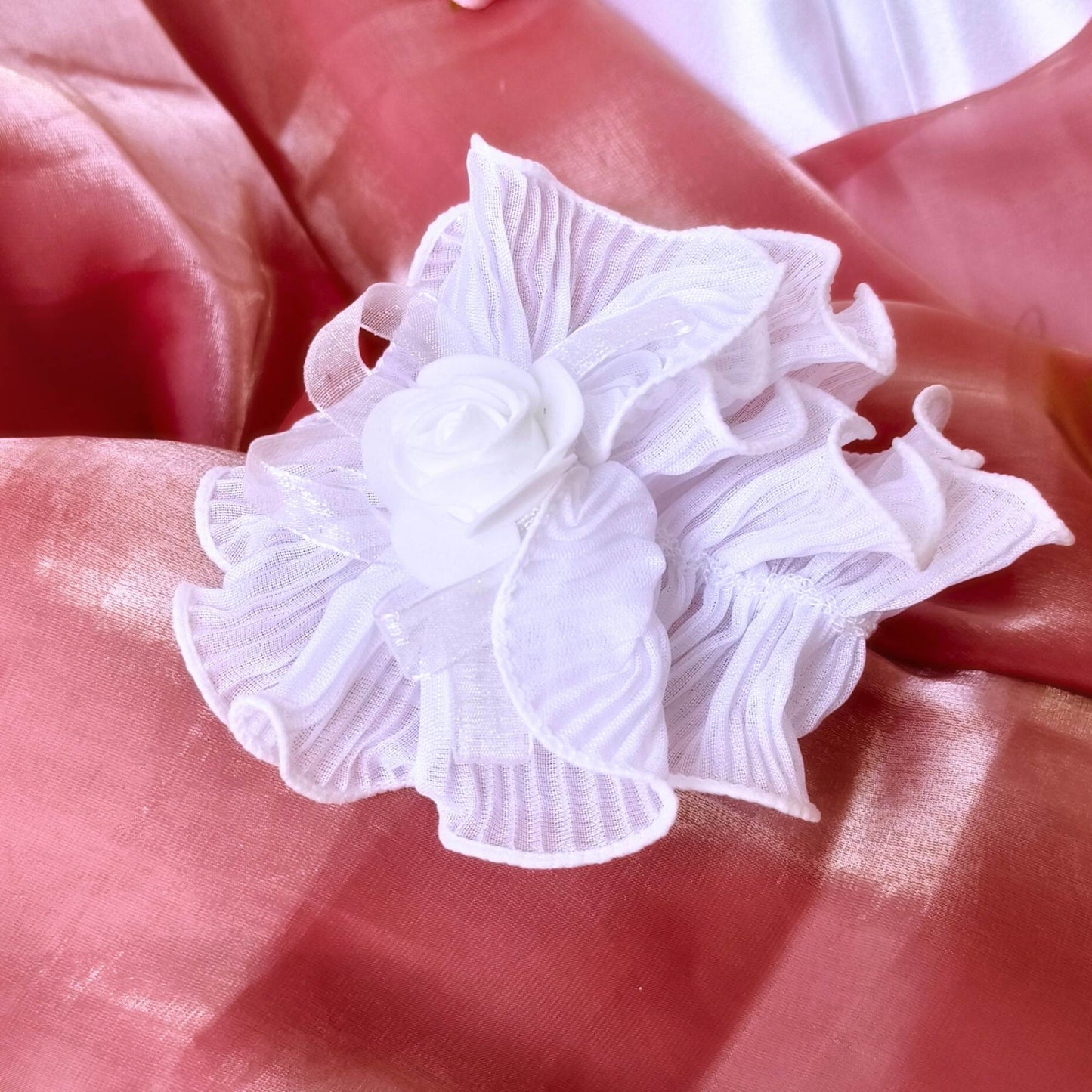 Blooming Crush scrunchies with Spongy flower- White
