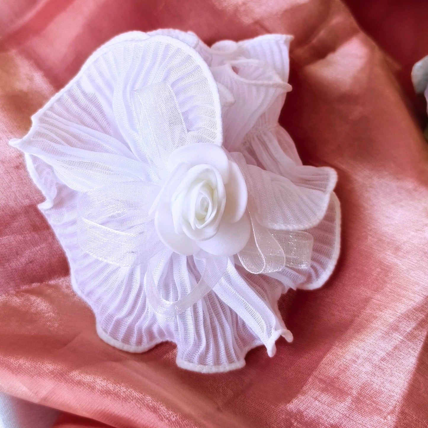 Blooming Crush scrunchies with Spongy flower- White