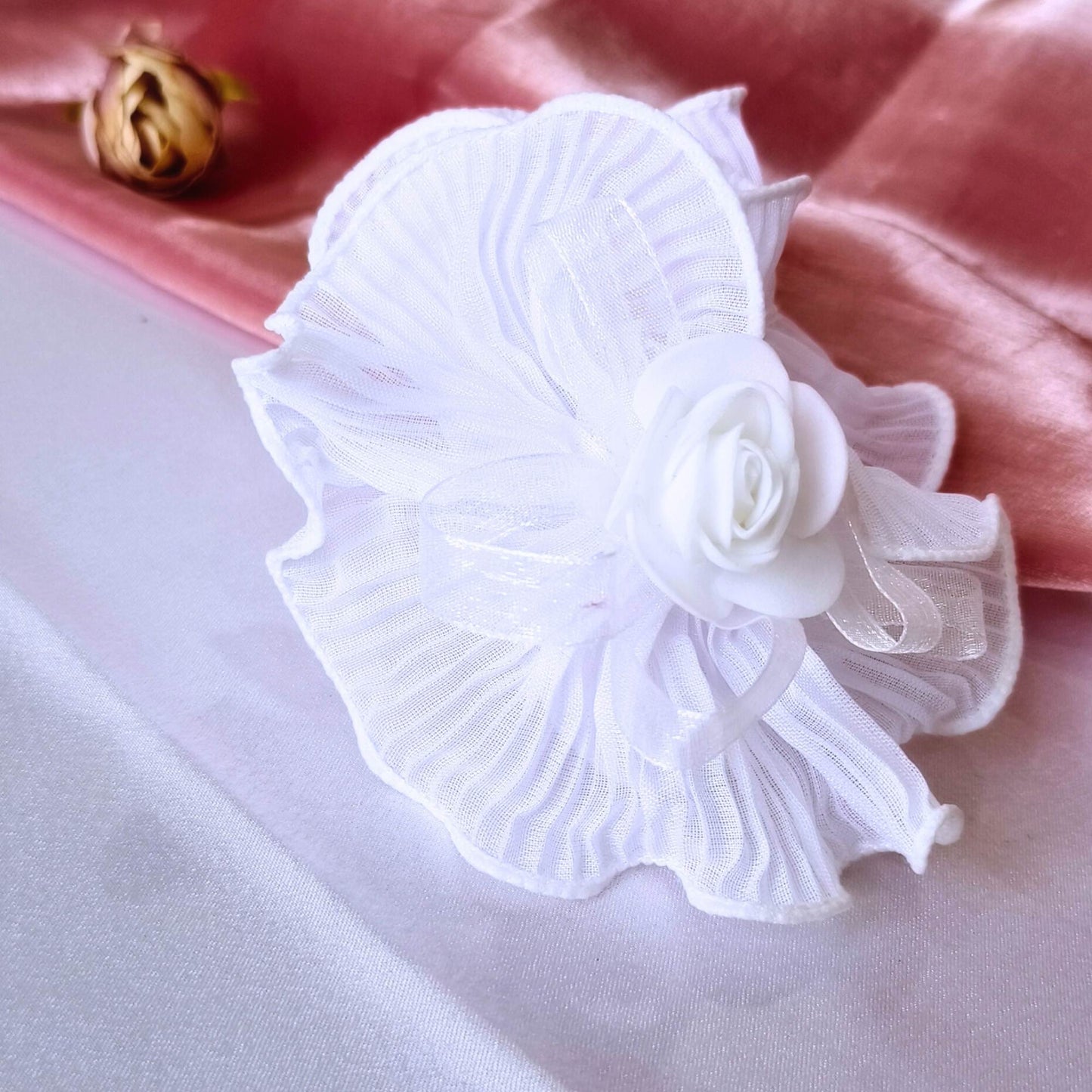 Blooming Crush scrunchies with Spongy flower- White
